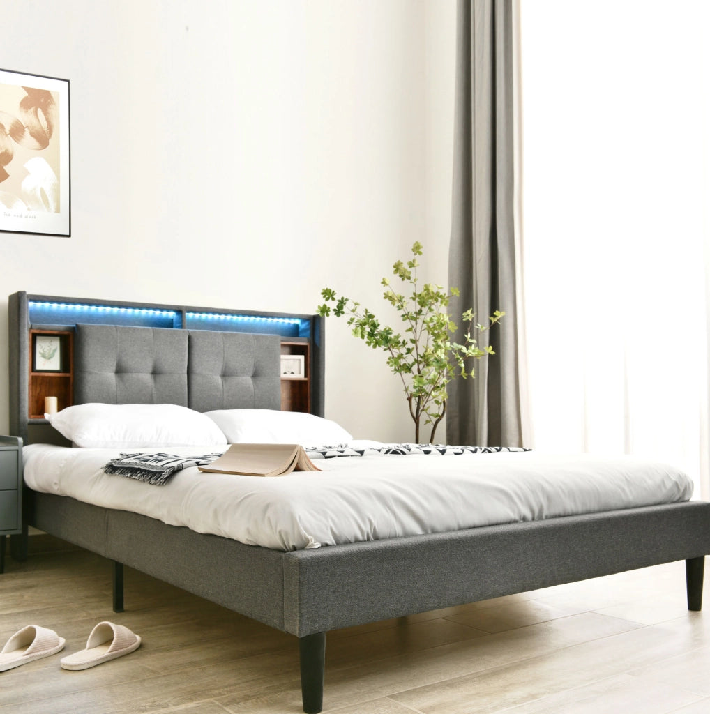 Letto matrimoniale imbottito 160x200 cm con testiera contenitore; LED; USB e prese; grigio