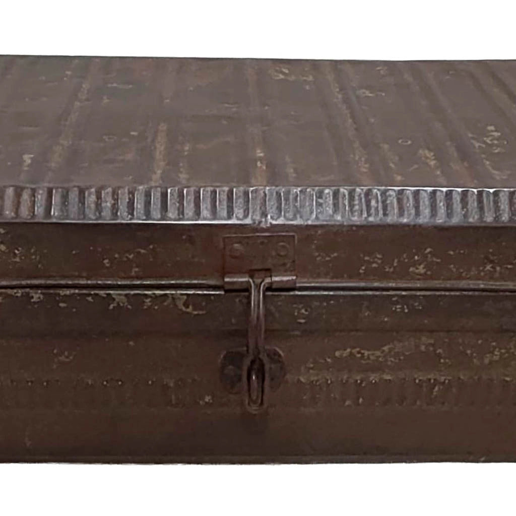Valigia artigianale in metallo, 67x37x25h cm
