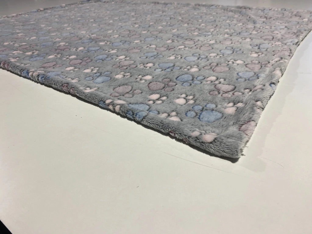 AIO FACTORY Coperta in pile 100x70 cm grigia con cuccia per cani con zampe colorate