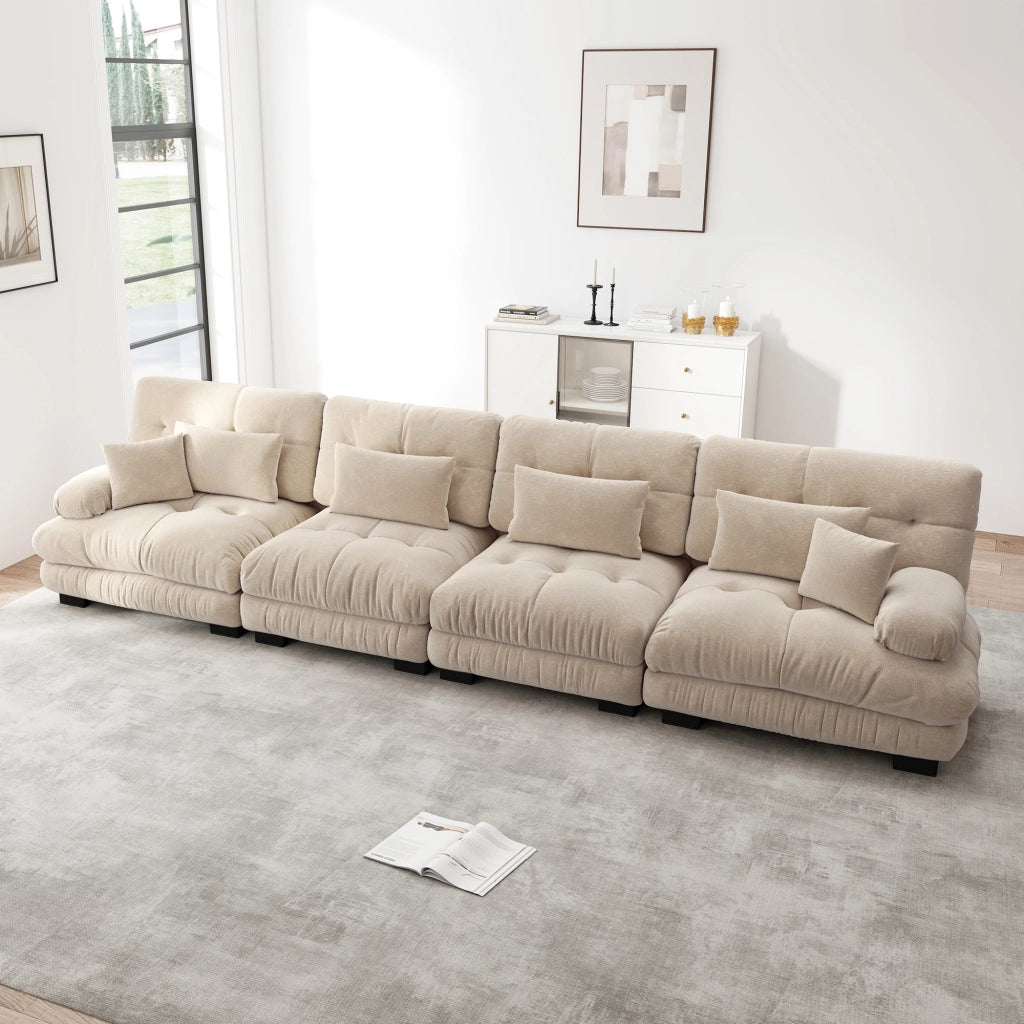 Divano angolare modulare 4 posti con seduta profonda e cuscini lombari in ciniglia beige chiaro per soggiorno