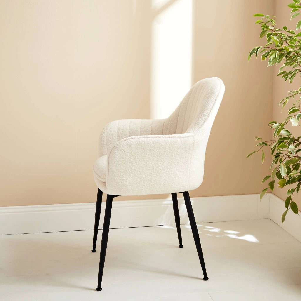 Poltrona in tessuto bouclé con gambe in metallo, bouclé bianco