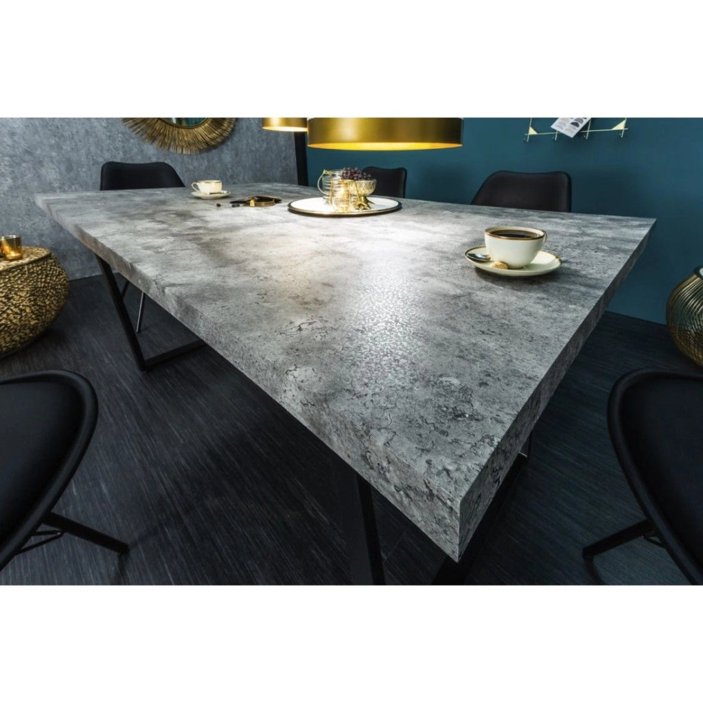 Tavolo da pranzo MERAX 160 cm – Piano effetto cemento grigio e struttura in metallo nero