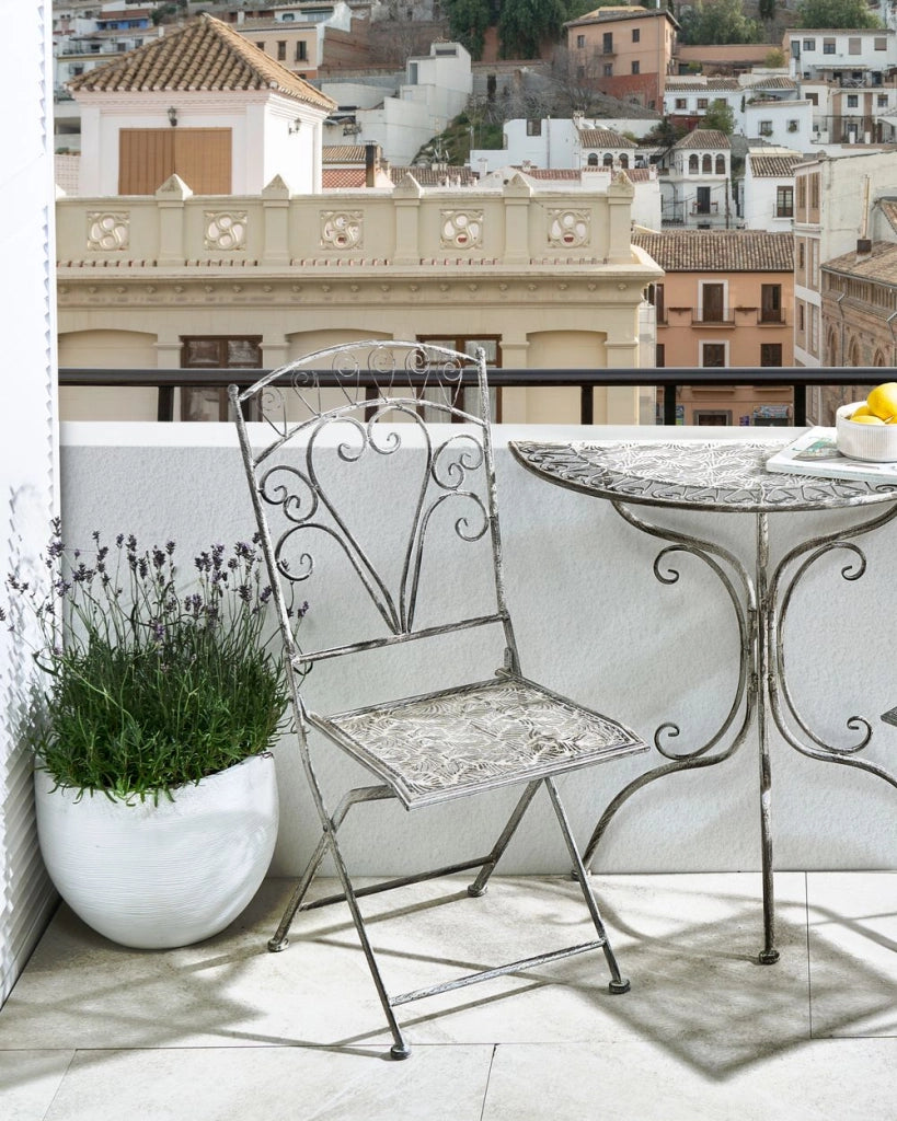 Set di 2 sedie da giardino in metallo grigio con struttura in ferro, pieghevoli e in stile vintage.