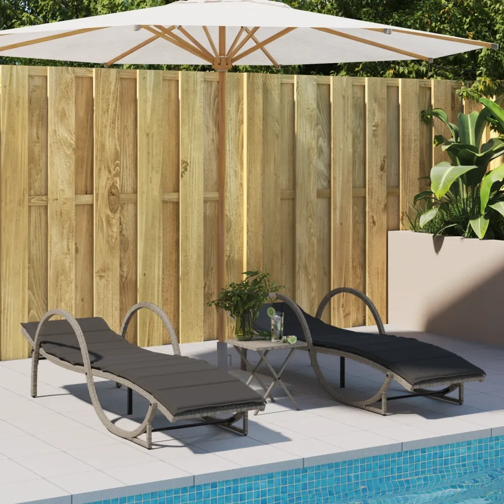 Lettini Prendisole 2 pz | Sdraio da giardino | Lettino da sole con Tavolino Grigio Chiaro in Polyrattan