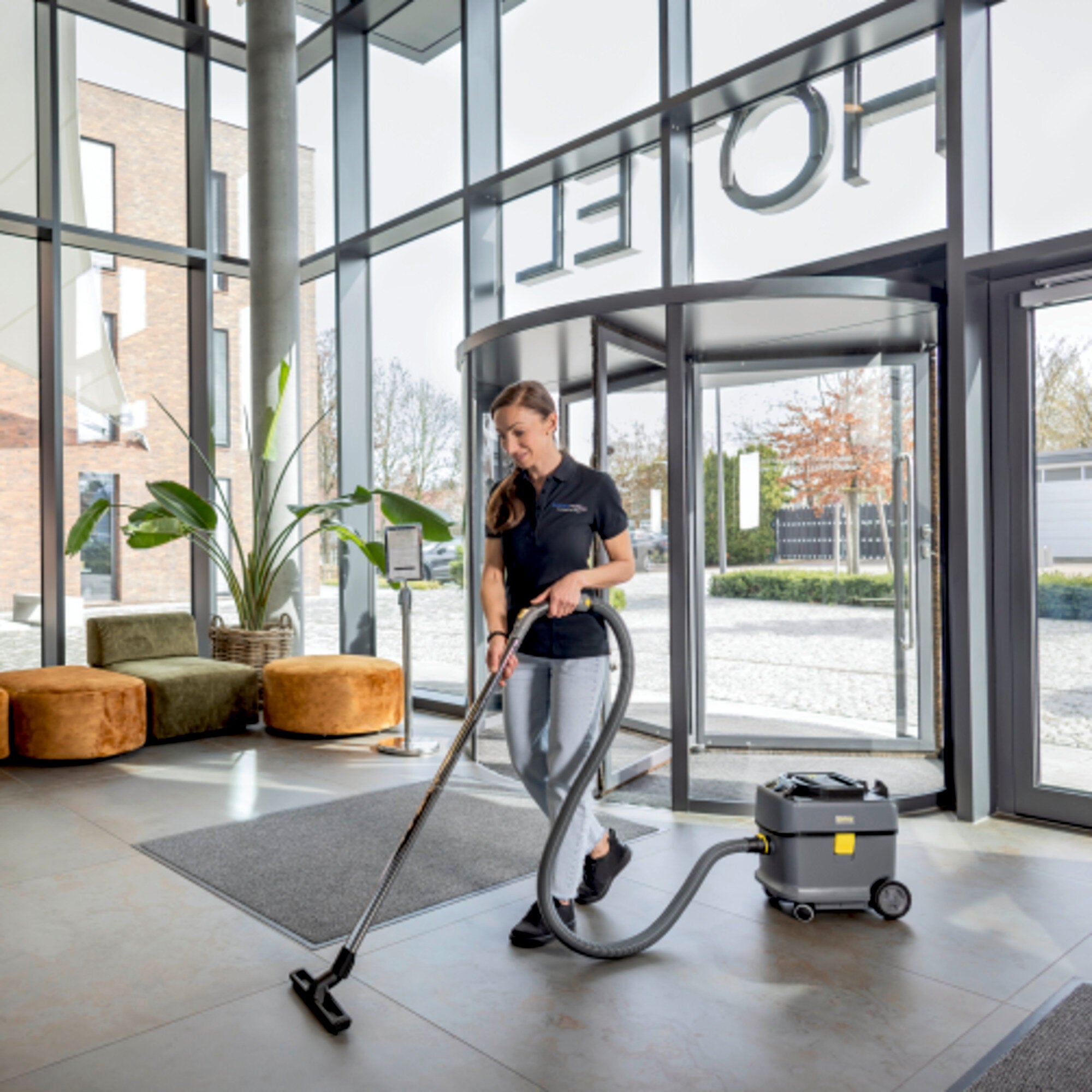KARCHER Aspirapolvere Professionale a batteria T 15/1 Bp - Capacità del contenitore: 15 l - Materiale vano di raccolta: Plastica con materiale riciclato  - Rumorosità: 57 dB(A)