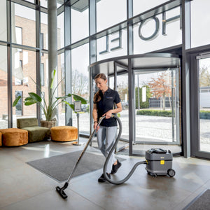 KARCHER Aspirapolvere Professionale a batteria T 15/1 Bp - Capacità del contenitore: 15 l - Materiale vano di raccolta: Plastica con materiale riciclato  - Rumorosità: 57 dB(A)