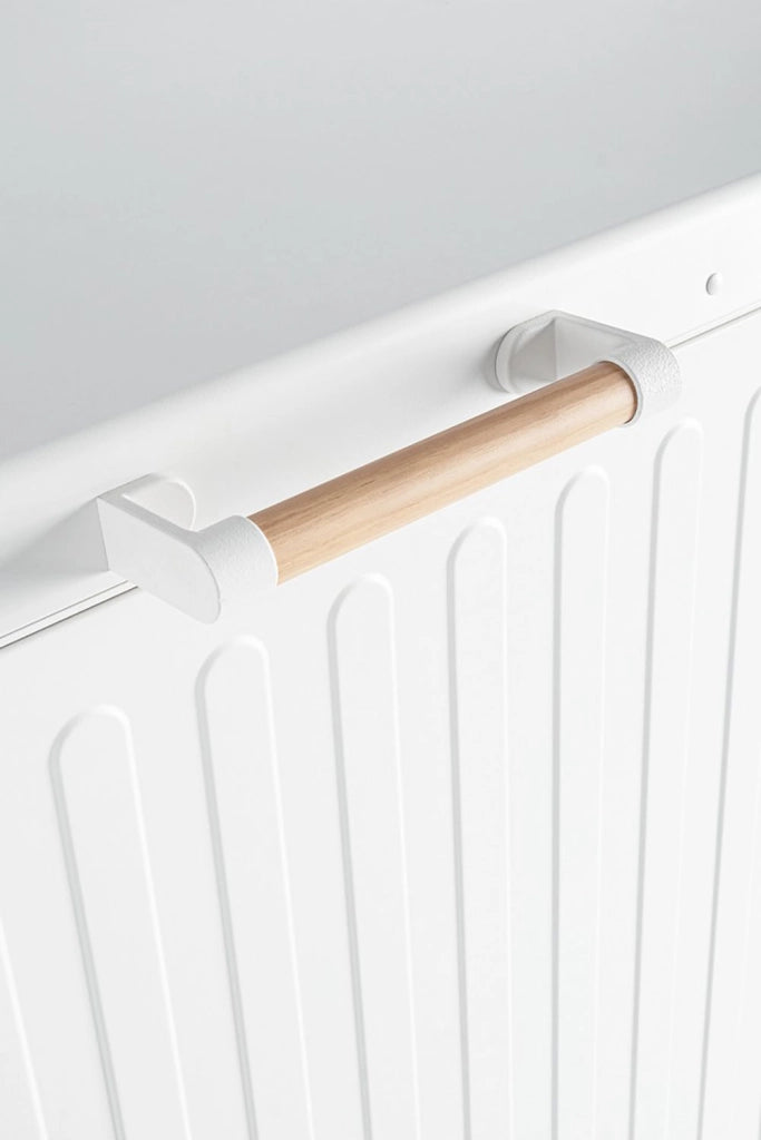 Baule Contenitore da Esterno 141,6x72x70h cm Apertura Facile e Ruote in Alluminio Ocean S Bianco