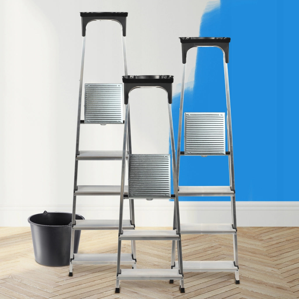 Scala domestica in alluminio KADAX a 6 gradini pieghevole con ripiano e gancio, finitura lucida.