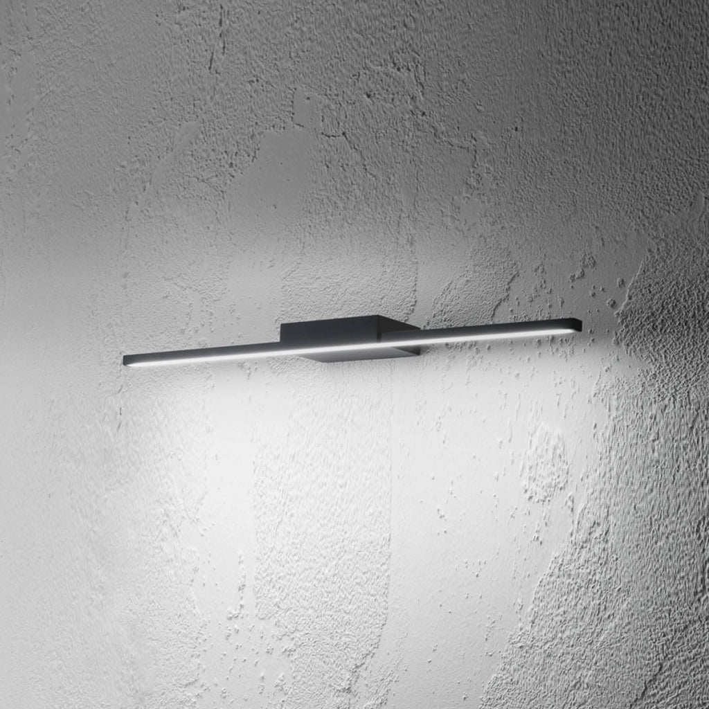 Lampada a parete GAP493C 16W 1670lm 3000K IP44 in alluminio nero opaco - Gealuce - Applique LED moderna per interni a luce indiretta