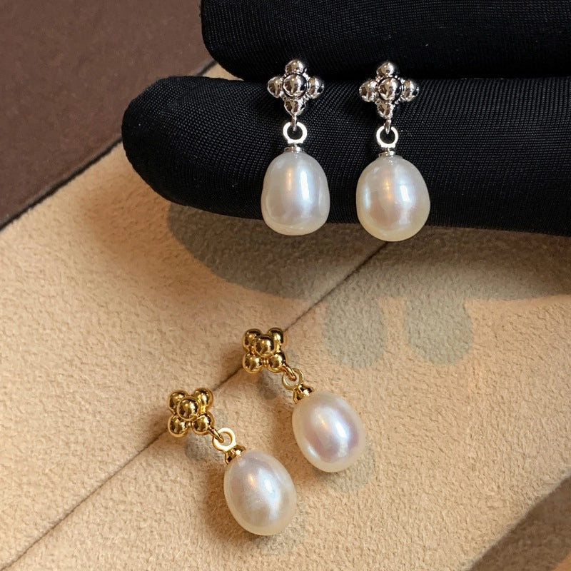 Orecchini a goccia con fiore 3D e perle