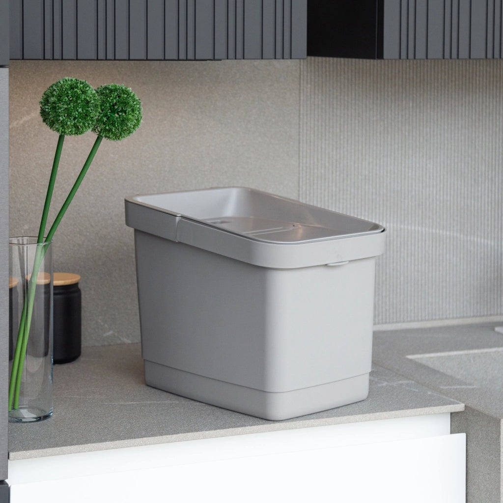 PATTUMIERA STOCCOLMA 20,5L 29X39,2XH32,5CM GRIGIA.