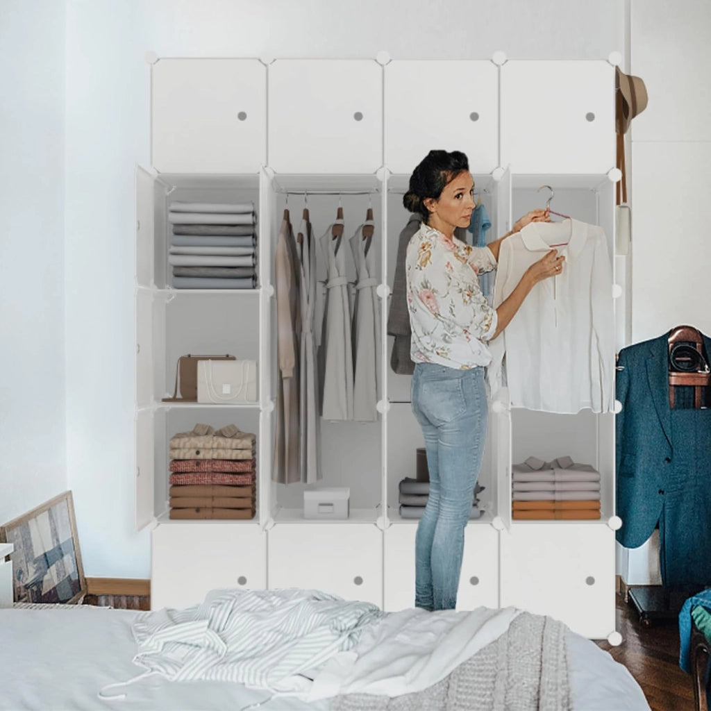 Armadio bianco con sistema di scaffalatura, 20 cubi, armadio guardaroba fai da te in plastica con porta, sistema di scaffalatura, 145 cm di larghezza