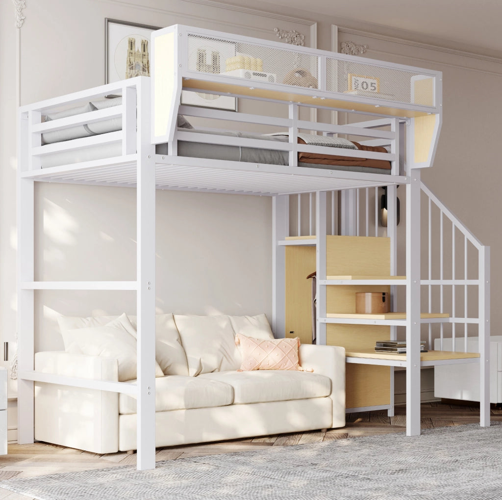 Letto a soppalco 90x200 in metallo bianco con scala di sicurezza e ripiano
