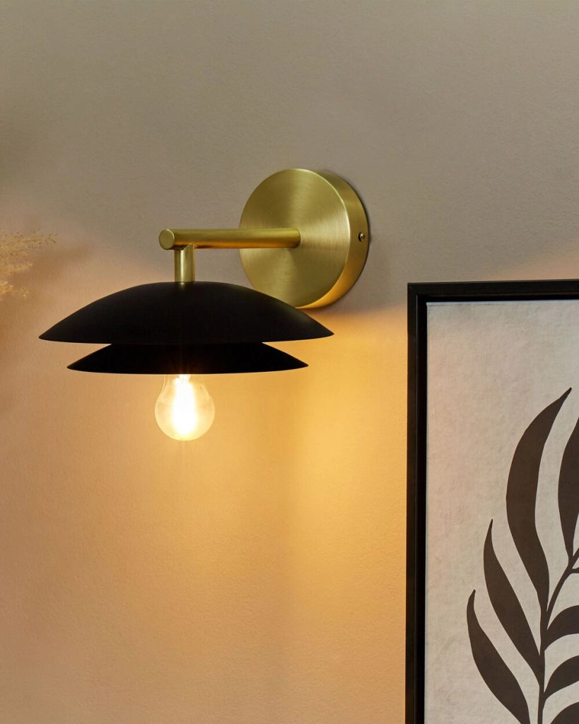 Lampada da parete moderna con base in metallo nero e paralume a cono camera da letto soggiorno glamour