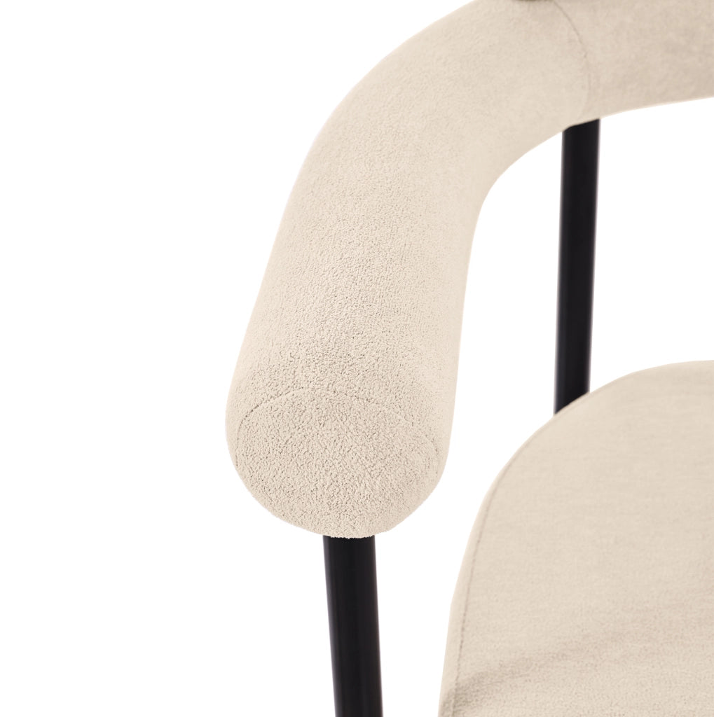 Poltroncina imbottita beige in tessuto effetto camoscio