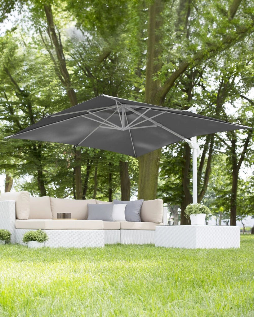 Ombrellone da giardino Tendalino grigio Palo in acciaio bianco 235 cm Cantilever resistente agli agenti atmosferici con meccanismo a manovella