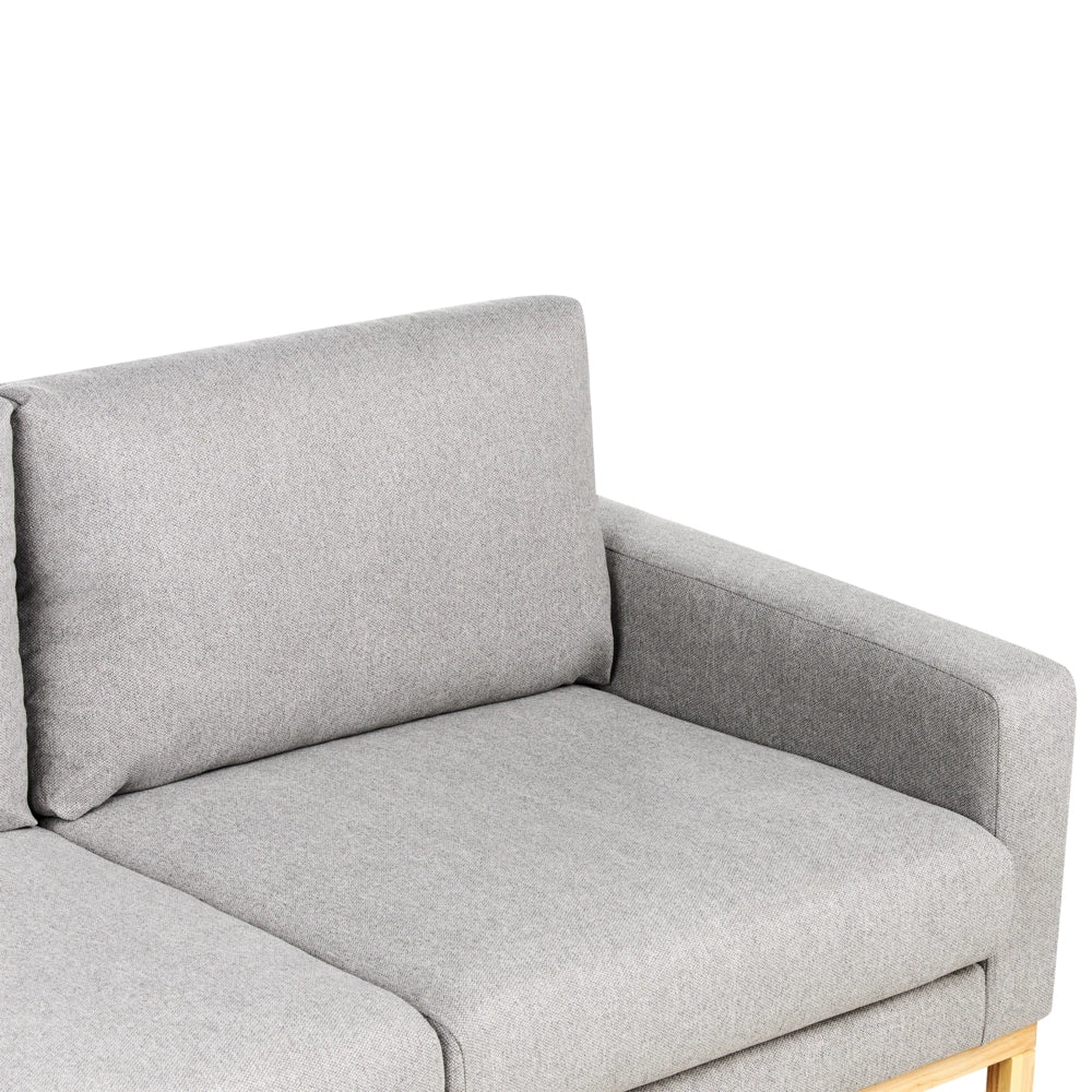 Divano 2 posti in tessuto grigio con gambe in legno chiaro soggiorno stile moderno