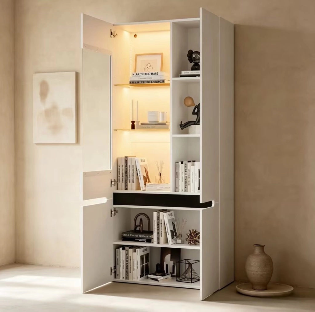 Vetrina verticale 80x35x180 cm con 4 ante; LED Bluetooth e ripiani in vetro regolabili; MDF bianco