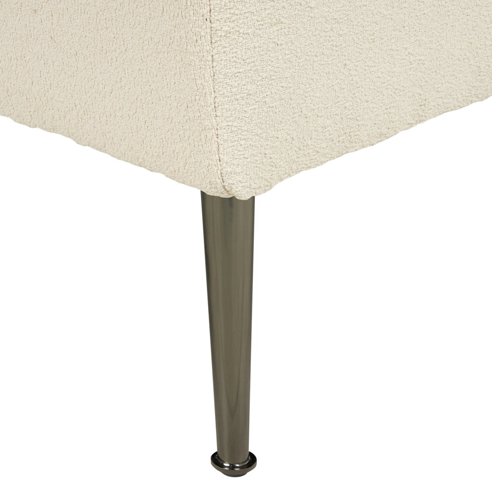 Chaise Lounge Bianco Sinistra in bouclè con cuscini decorativi Gambe in metallo Soggiorno di design moderno
