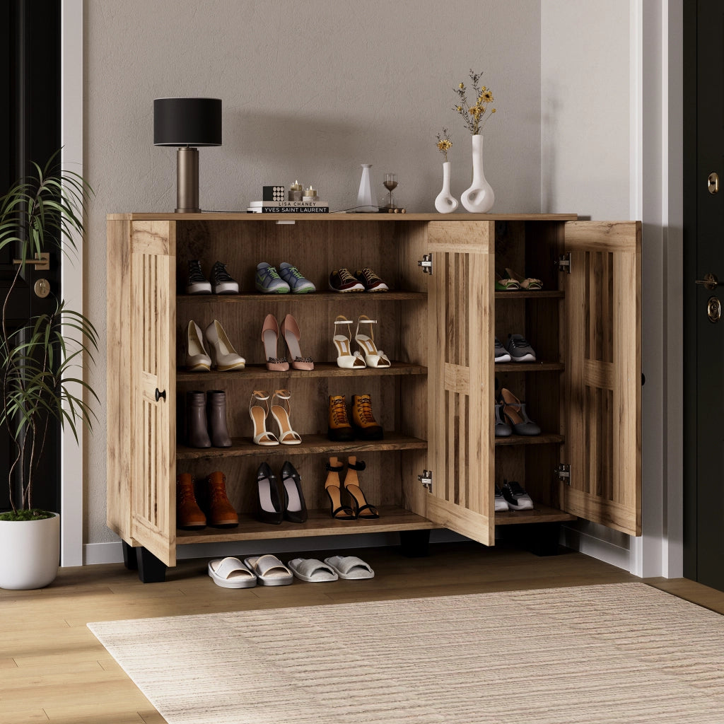 Credenza con 3 Ante a Listelli; 8 Vani e Piano d??Appoggio; Stile Naturale; in Pannelli di Particelle; 120??32??92 cm