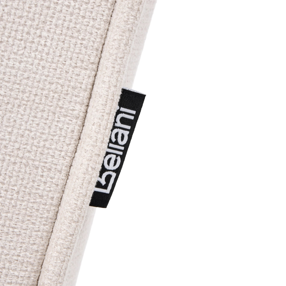 Poltrona in tessuto beige chiaro con struttura in legno, stile Mid-Century Modern