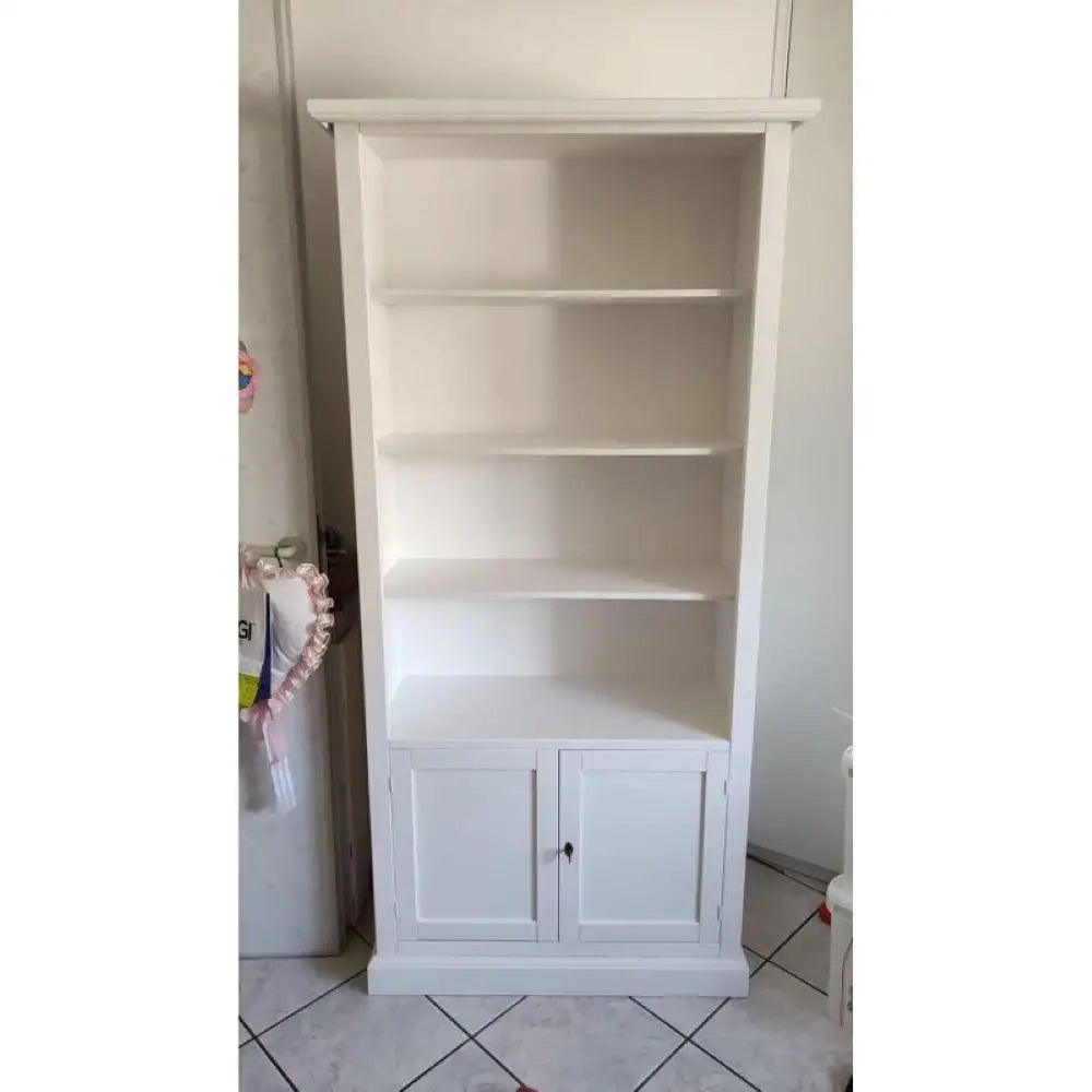Libreria 2 ante 4 ripiani  arte povera in legno massello e mdf con rifinitura in bianco 90X41X186 H