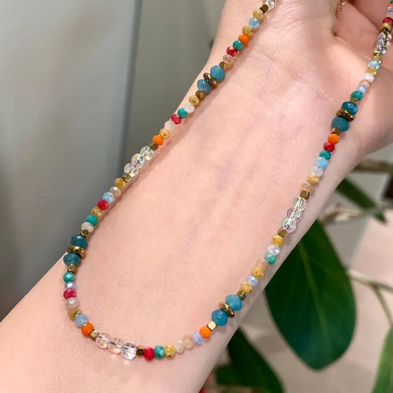 Collana con perline di cristallo: gioiello artigianale in pietra naturale