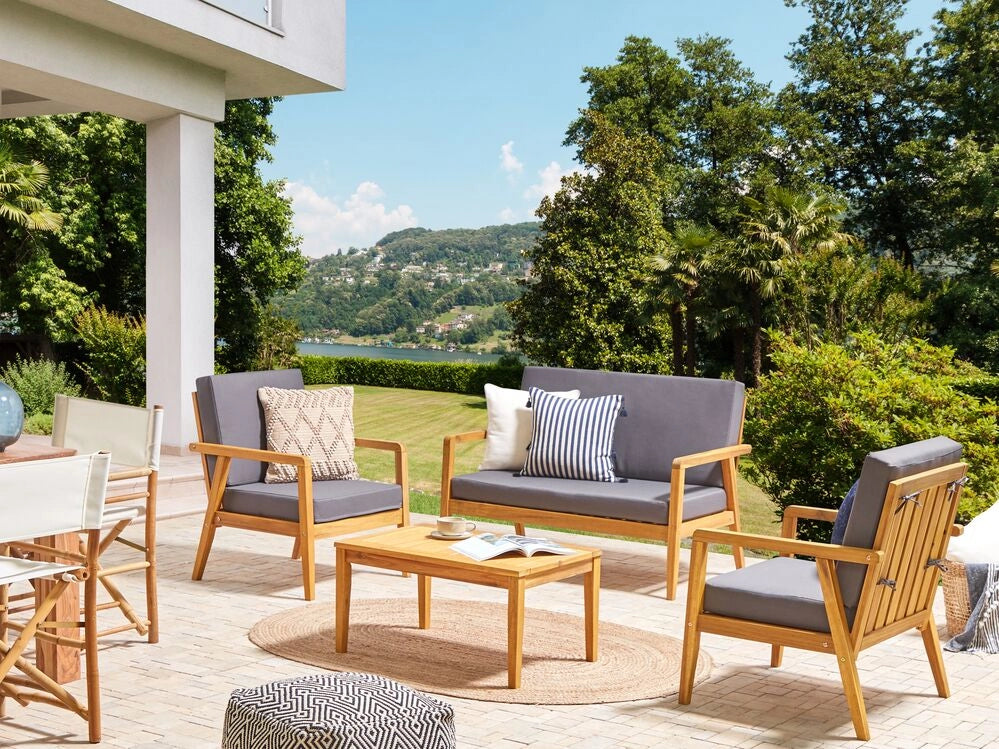 Set Conversazione da Giardino in Legno di Acacia Chiaro con Cuscini Grigi Divano con Poltrone e Tavolino