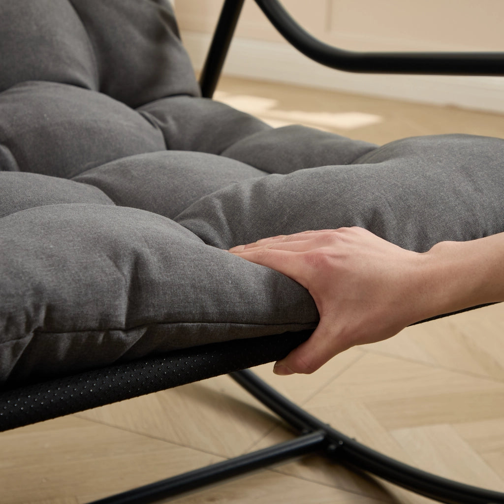 Sedia a dondolo con cuscino spesso; poggiapiedi e movimento regolabile per esterno in acciaio grigio