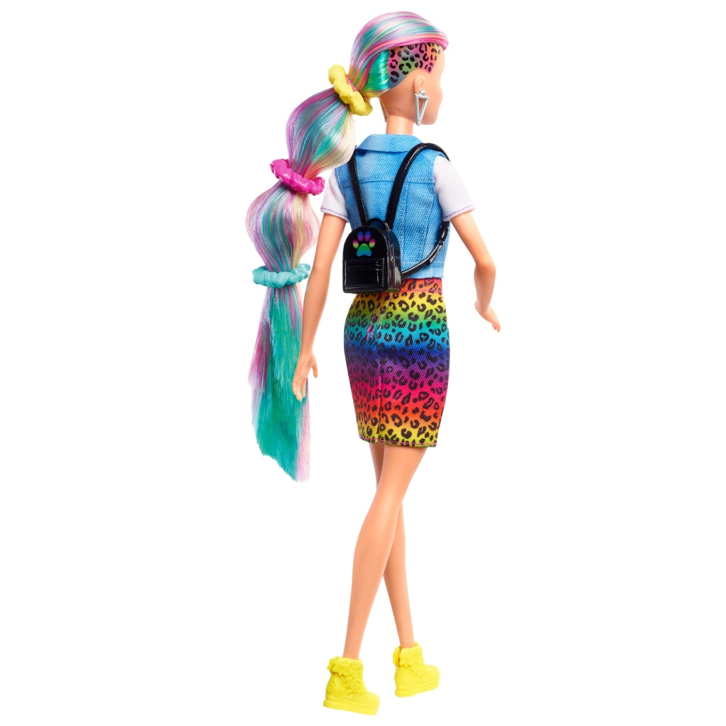 Barbie ​ - Capelli Multicolor con capelli con funzione cambia colore, include 16 accessori alla moda; 3+ Anni