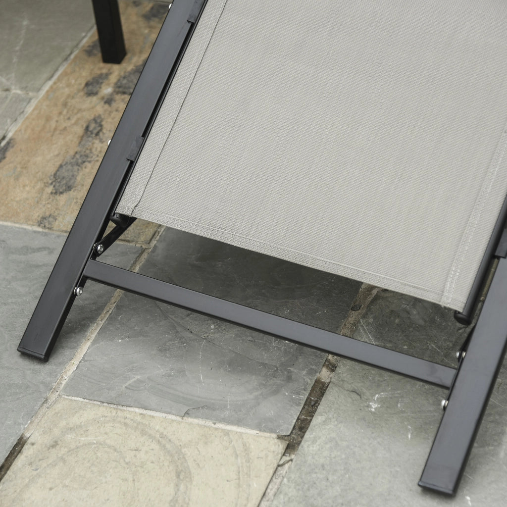 Set di 2 Lettini Prendisole 59x169x66 cm e Tavolino con Piano in Vetro Grigio