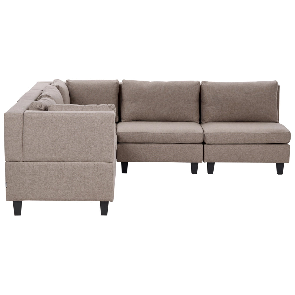 Divano componibile a 5 posti imbottito in tessuto marrone gambe nere lato destro stile moderno