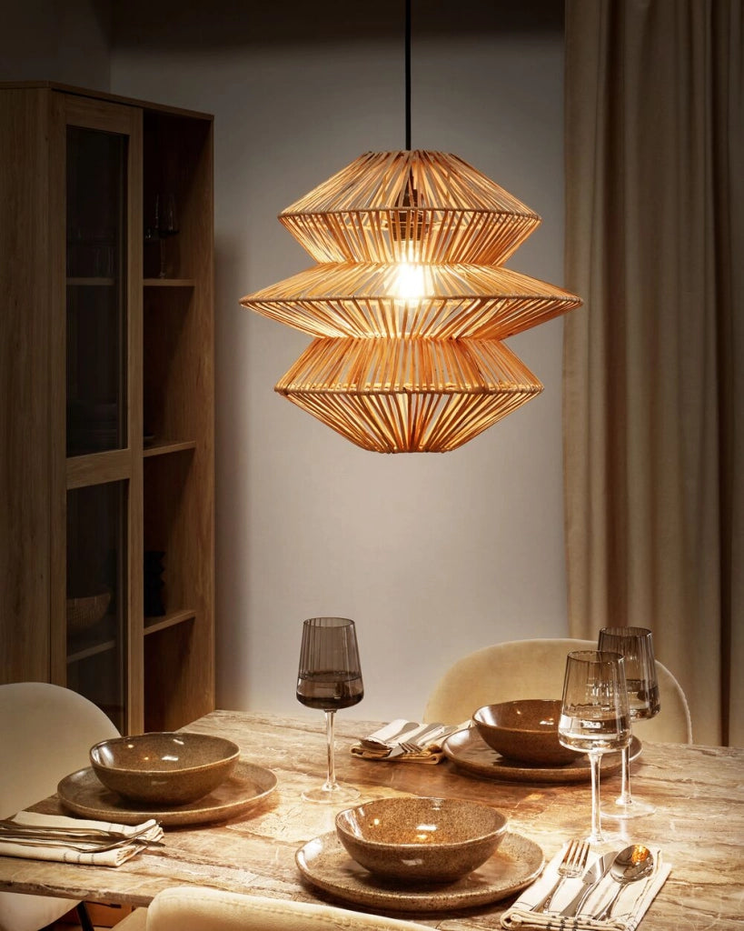 Lampadario in rattan naturale Paralume in ferro nero Base Boho Lightning Luce a sospensione Soggiorno Camera da letto Corridoio