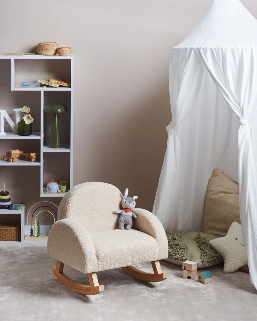 Sedia a dondolo per bambini in legno beige chiaro cameretta