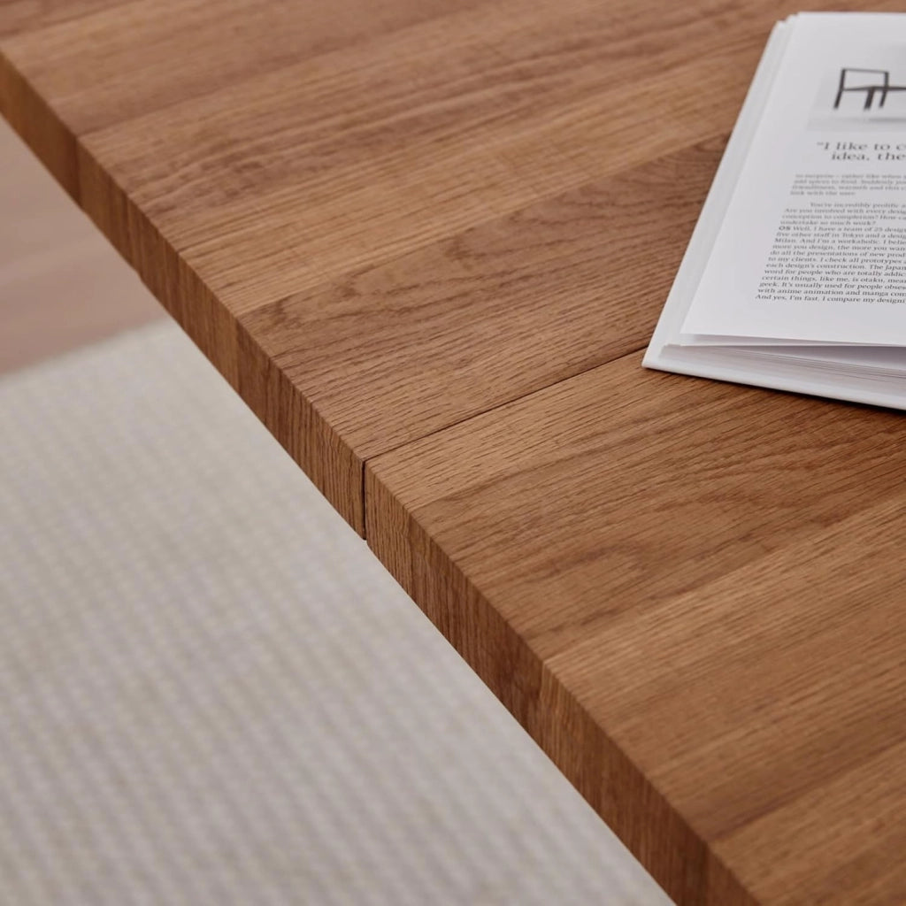 GrandCA HOME Set tavolo e sedie da pranzo,tavolo da pranzo quadrato da 140 cm e 4 sedie da cucina imbottite, adatto per cucine e sale da pranzo(Venature del legno scure + nero)