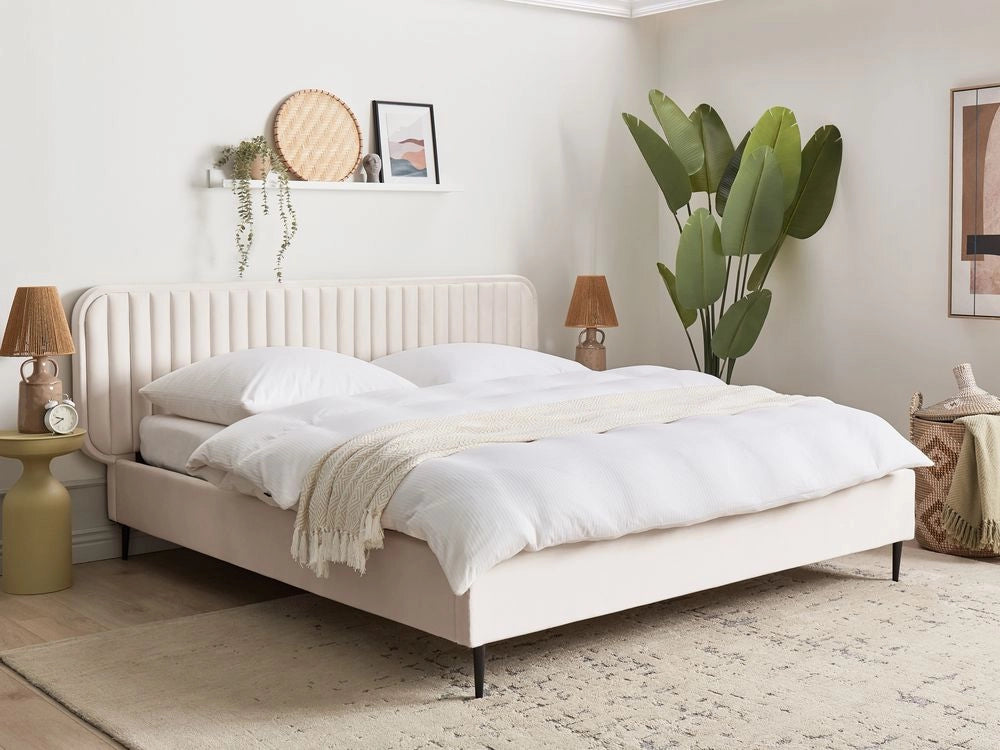 Letto matrimoniale UE Beige Rivestimento in velluto 180 x 200 cm Telaio Poggiatesta Gambe in metallo Design moderno Camera da letto