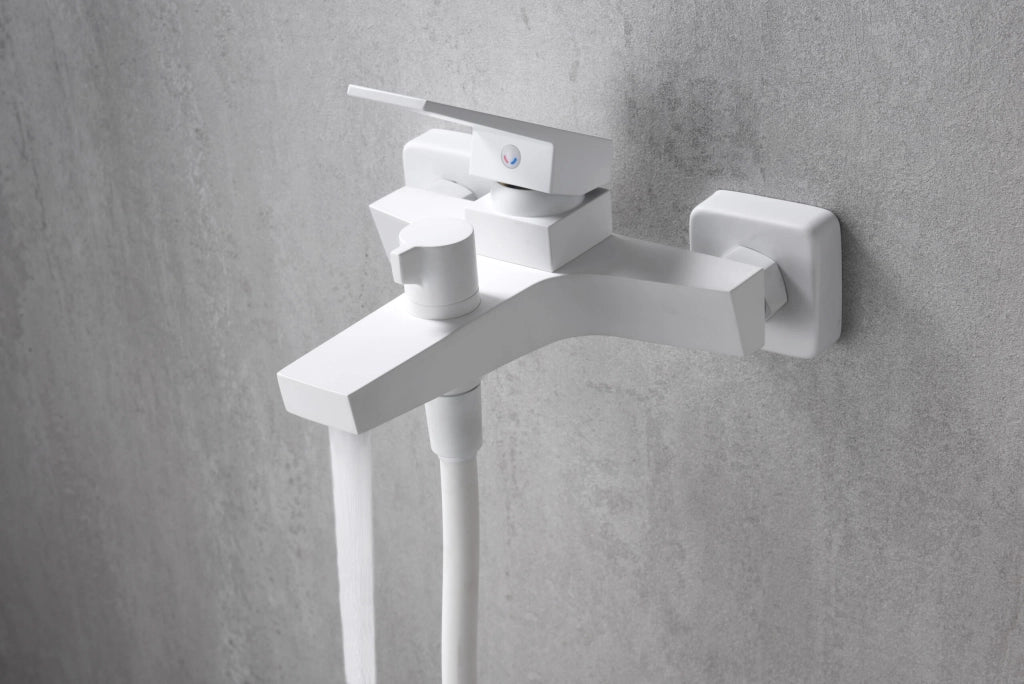 IMEX Miscelatore vasca-doccia bianco opaco in ottone e zama con cartuccia ceramica Ø35 mm tubo flessibile metallo 180 cm supporto doccetta ABS maniglia quadrata Imex-BDAR025-4BL