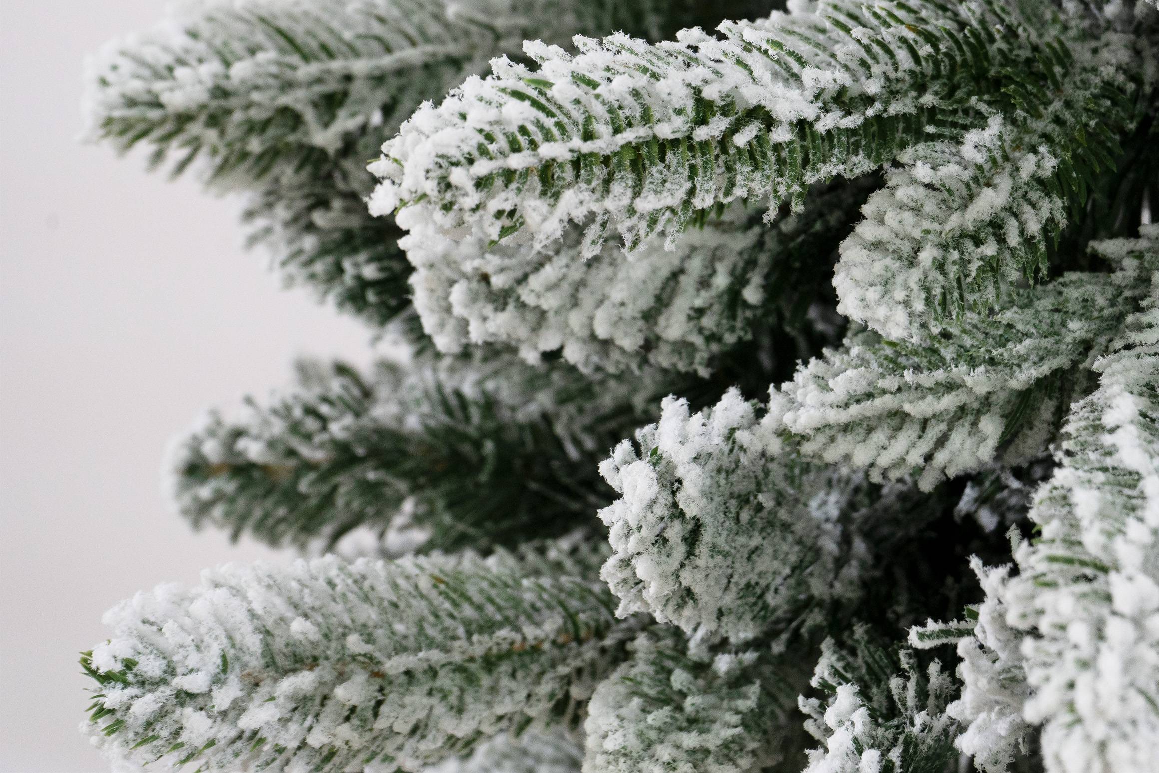 Albero di Natale Enea Innevato 240 cm