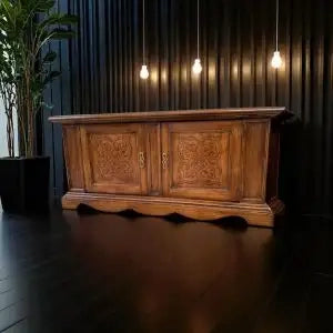 Porta tv Alberta in legno 2 ante con rilievo noce Bassano