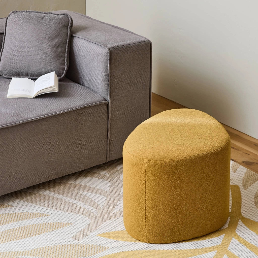 Pouf a forma di ciottolo in tessuto, mostarda