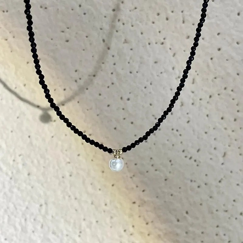 Collana estiva di perle di cristallo nero fatta a mano, regalo di Natale o compleanno.