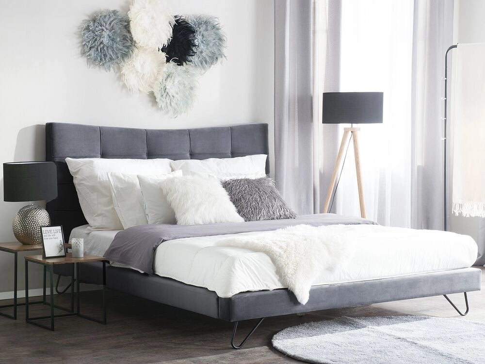 Letto 160 x 200 cm Velluto Grigio Struttura Imbottita Gambe A Forcella In Metallo Testiera Trapuntata