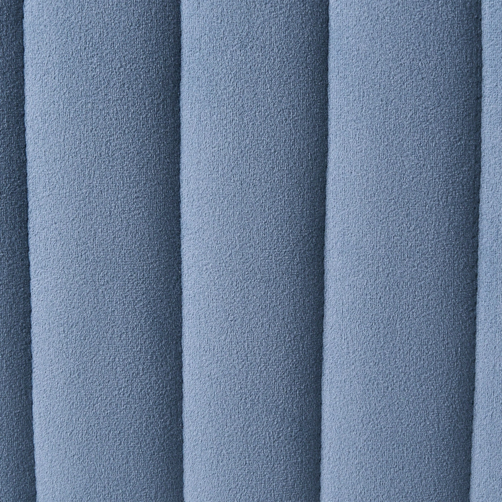 Pouf rivestito in velluto blu con gambe in metallo dorato seduta quadrata 47 x 47 cm per un salotto glamour