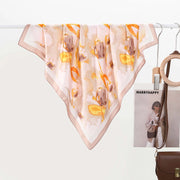 Sciarpa piccola in seta con stampa ad acquerello, dallo stile giovanile