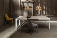 E-STYLO Tavolo allungabile con top cemento bianco in melaminico e base in metallo bianco, 80cm X 130/290cm H. 76cm.