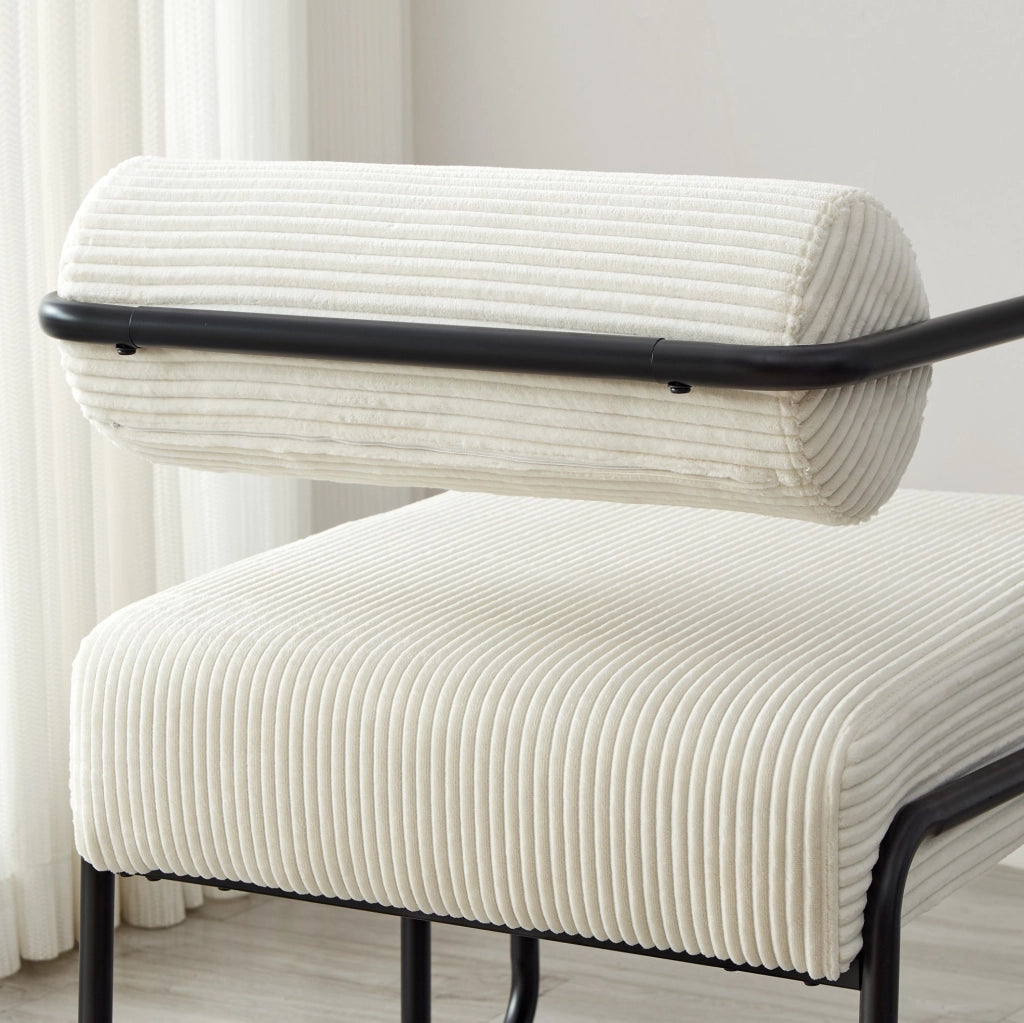 Poltrona da relax beige in velluto a coste con struttura in metallo