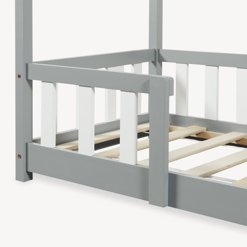 Letto per Cameretta Treviolo a Forma di Casetta in Stile Montessori 70x140 cm Grigio Chiaro/Bianco [en.casa]