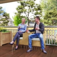 Panca da Giardino con Tavolino a Ribalta Portaoggetti, in Rattan e Acciaio, 134x58x82 cm, Crema e Cachi