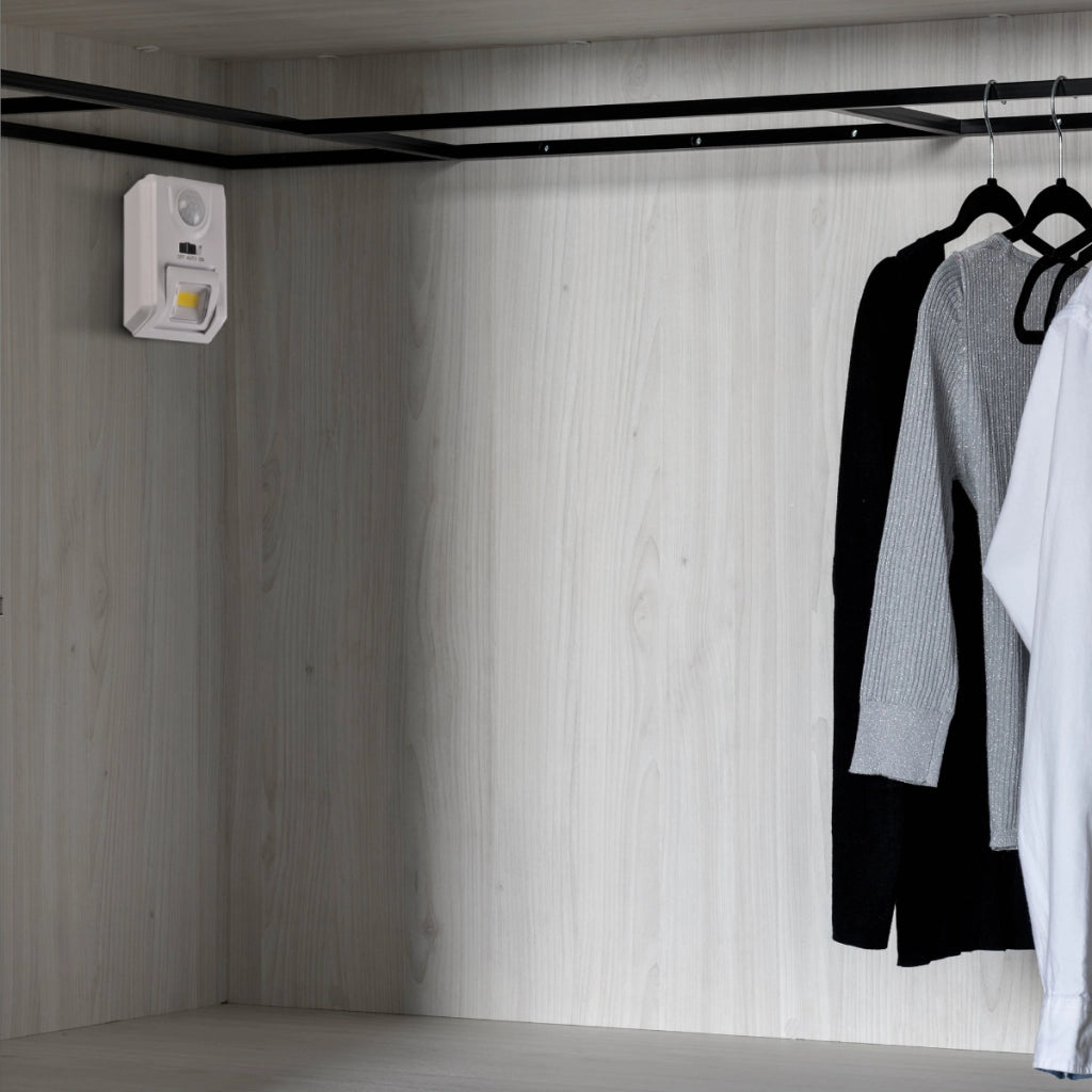 Lampada LED sottopensile con sensore, a batterie Polux