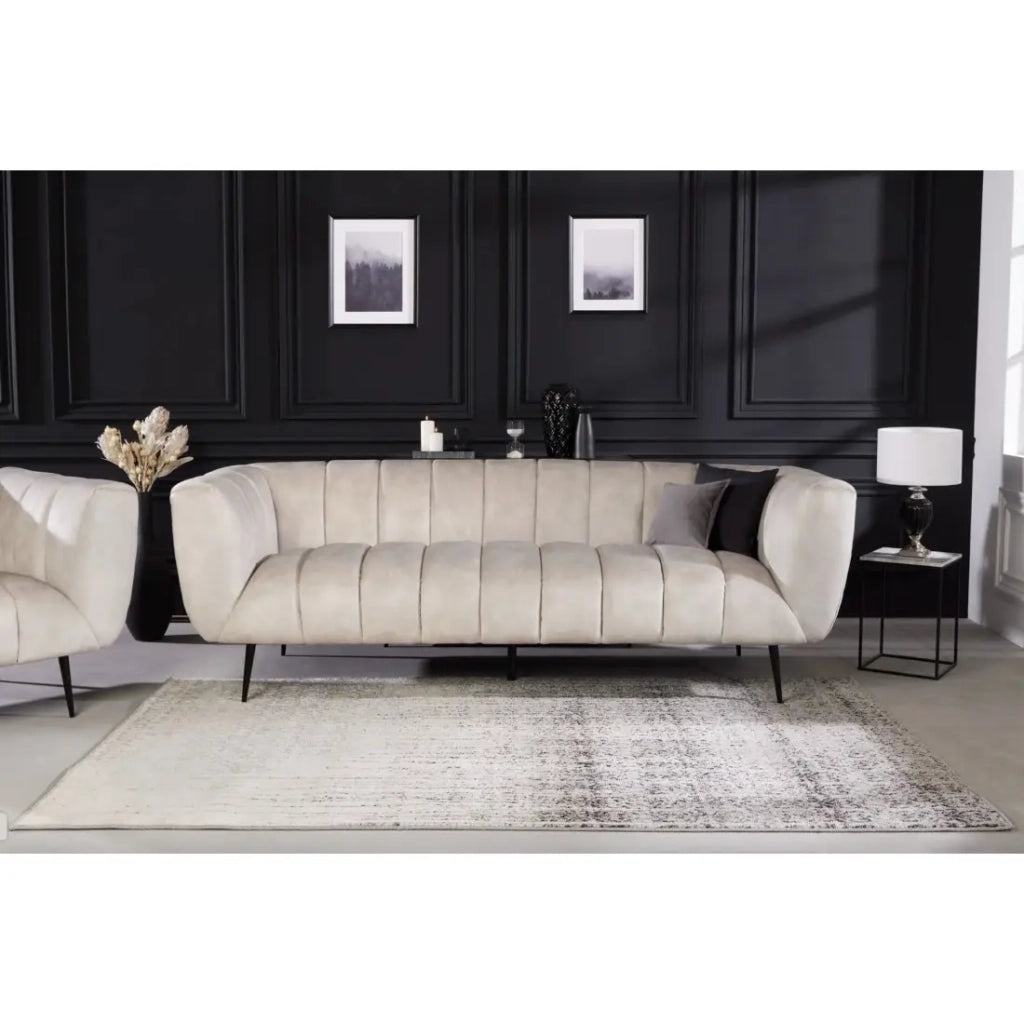 Divano dritto NORA bianco champagne – Divano chic in velluto con piedi in metallo nero
